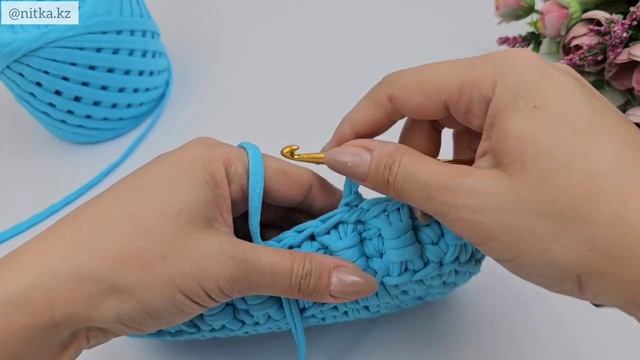 Вяжем красивую сумочку из ОДНОГО мотка трикотажной пряжи Видео мастер-класс