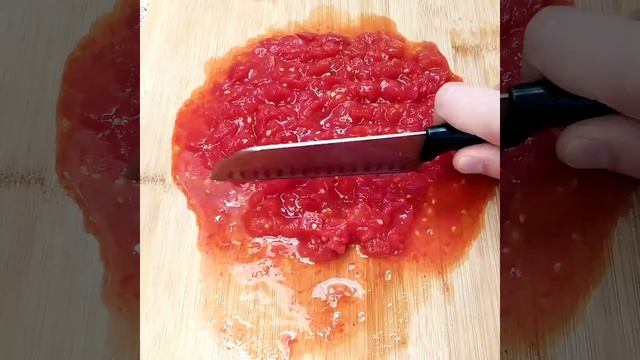 Приготовьте раз и этот салат станет вашим любимым. САЛАТ ИЗ ТОМАТОВ В СОБСТВЕННОМ СОКУ. смотреть онлайн