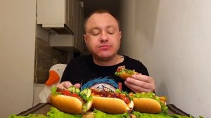 МУКБАНГ. ОБЖОР. ХОТ-ДОГи ДОМАШНИЕ С СОСИСКОЙ В БЕКОНЕ, КАПУСТОЙ, МОРКОВЬЮ, ОВОЩАМИ. АСМР. MUKBANG.