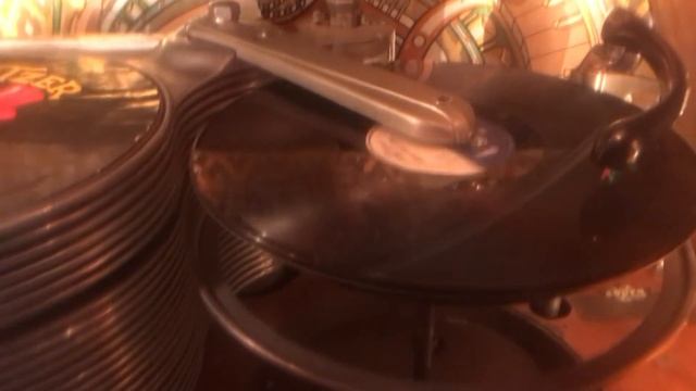 Chuck Berry "Sweet Little Sixteen" 78rpm record played on a Wurlitzer model 1100 jukebox смотреть онлайн