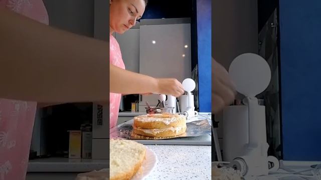 Творожный крем с бисквитом, карамелизированый Банан, персик.