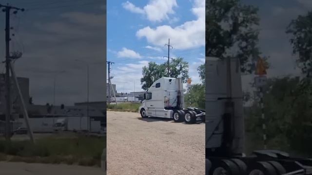VOLVO VNL новый дизайн))). Двигатель Детройт 12.7. 500 л.с.  зверь..СКОРО.....