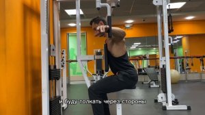 Обратные отведения рук в тренажере Пек-дек