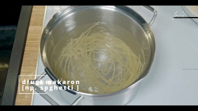 AGLIO, OLIO E PEPERONCINO - PRZEPIS NA OBIAD W KILKA MINUT Z KILKU SKŁADNIKÓW - 4K