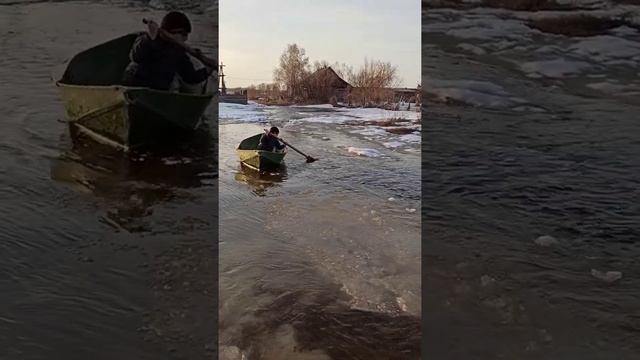 Пришла весна и наши дороги превратились в реки. На один день Сибирь превращается в ВенециюНовости