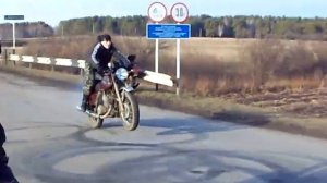 дрифт Вилли на Иж Юпитер 5 мототрюки от профессионалов.#8 больше видео роликов на моём канале.