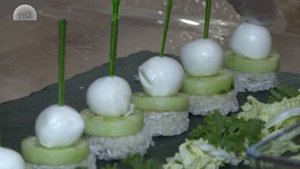 Герб Томска из канапе с моцареллой от Деревенского молочка