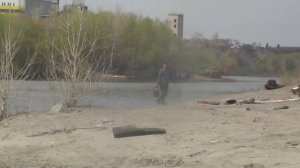 Игорь Дыбунов плавает в рукаве от Оби.  05. 05. 2024