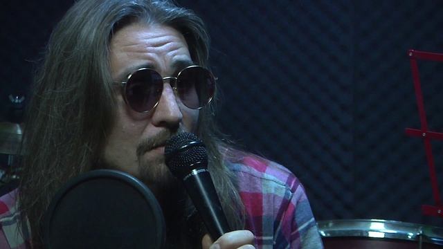 2024-11-16 - Максим Калинин (ПРОЕКТ "ПIIIКОМ!") - Онлайн-концерт на студии «M69»