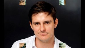 ДМИТРИЙ ПАЛАМАРЧУК = ОСТАВШИСЬ БЕЗ СЪЁМОК В КИНО - ОН НЯНЧИЛ МАЛЕНЬКУЮ ДОЧЬ- А ПОТОМ СТАЛ ПОПУЛЯРНЫ