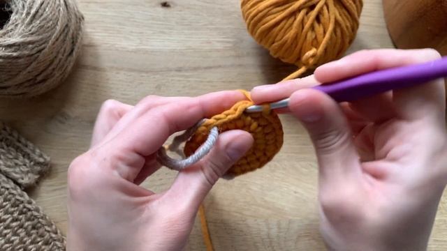 ПОКОРИЛА ВСЕХ!!! Милая детская сумочка ЗАЙКА крючком. 1 часть. @shoddikate