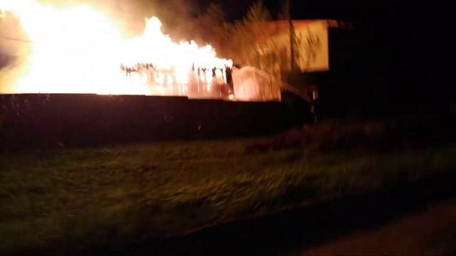 Пожар ангара (г. Очер, 26.05.2019) смотреть онлайн