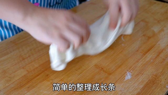 韭菜盒子懒人做法，不揉面不擀皮，个个薄皮大馅凉了不硬！【小鹅美食】
