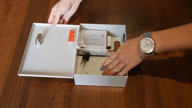 Sursa alimentare de uz general 12V 3A cu backup model SIHD1203-01B - www.1cctv.ro смотреть онлайн