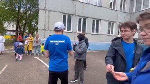 «Соколы ЛДПР» устроили воспитанникам Сосновоборского детского дома праздник