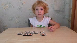 Кто в платочке? Развивающая игра на внимание для детей 3, 4 и 5 лет. Чем занять ребенка дома.