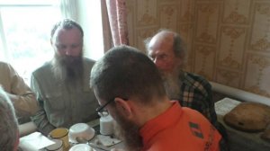 Молниеносная реакция в 85 лет.   Камера спасена! Потеряевка .  Игнатий Лапкин во время трапезы.