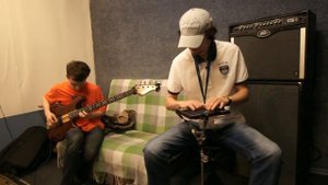 Finger drumming & bass improvisation - Sample 02