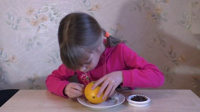 Подсвечник из апельсина. Новогодние поделки своими руками. Украшения дома на новый год 2019