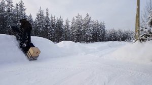 Куча снега осталась непокоренной