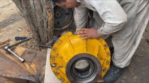 How Expert Mechanic's Reapir Caterpillar Loader Wheel Tandem and Change Seal Kit