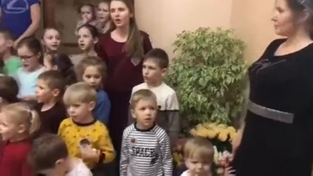 Внуки поздравляют бабушку