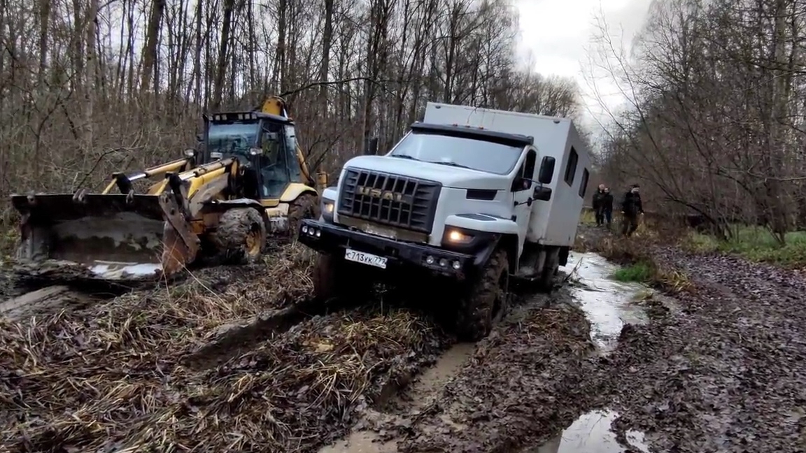 Урал Некст VS Трактор HIDROMEK,ГАЗ Садко Некст,УАЗ-3151 на военных мостах и 35 симаках. смотреть онлайн