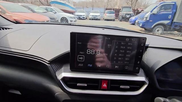 Toyota Raize он же  Rocky популярный мини кросс из Японии
