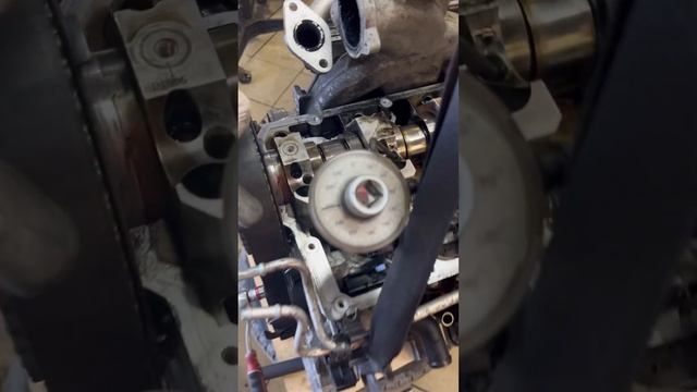 Оборванный болт-дуракам не указ. Volkswagen Passat B6 BXE замена двигателя #tdi #automobile #passat смотреть онлайн