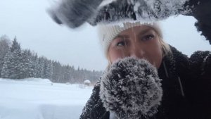 ВЛОГ•АСМР прогулка в зимнем лесу / шепот и триггеры/зимняя атмосфера ❄️