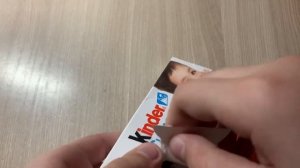 Распаковка молочного шоколада “Kinder”