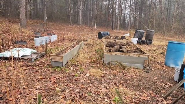 В ДЕРЕВНЕ ХВАТАЕТ РАБОТЫ ОГОРОД КУРЫ СОБАКИ США смотреть онлайн