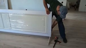 Простая подставка под дверь для установщиков.