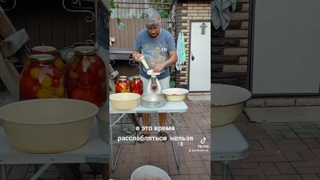 Хватит целоваться.