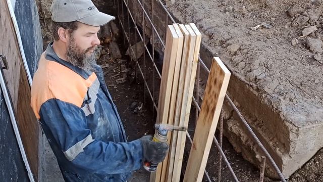 Сделал жене на кухню кухонный шкаф. Получилось дёшево, надёжно и намного лучше, чем IKEA. Мой обзор