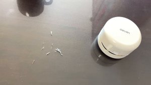 Review of Deli Desktop Vacuum Cleaner Mini Table Dust Sweeper