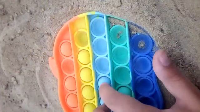 Шок! нашла поп ит в песке