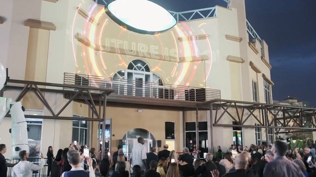 ROBOLAND: North American Premiere - Largest Robotics Exhibition ft. Sophia & Titan! 50+ Robots! смотреть онлайн