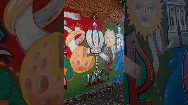 Фестиваль граффити в Костроме. Художник расписали сквер на проспекте Мира. #граффити #кострома