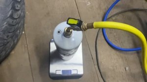 Холодильник Атлант проткнули морозилку во время разморозки ремонт