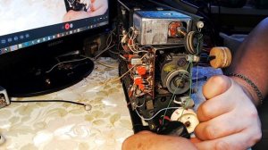 Странная настройка на радиостанцию УКВ блока. Как снять нить и шкив верньера.