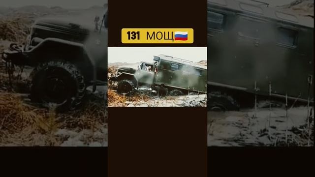 Легендарный ЗИЛ-131 военный грузовик советской армии в болоте