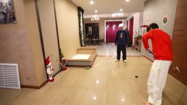 построели секретные комнаты чтобы поймать Деда Мороза.а4