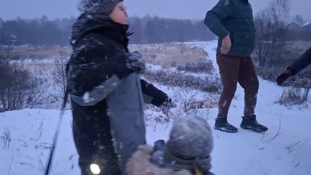 Выходные всей семьей, катаемся на ватрушке 🛷 ☃️❄️ смотреть онлайн