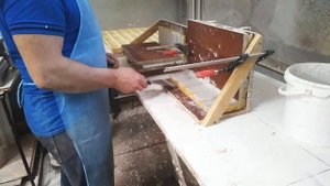 Заливка угловых форм декоративного кирпича.