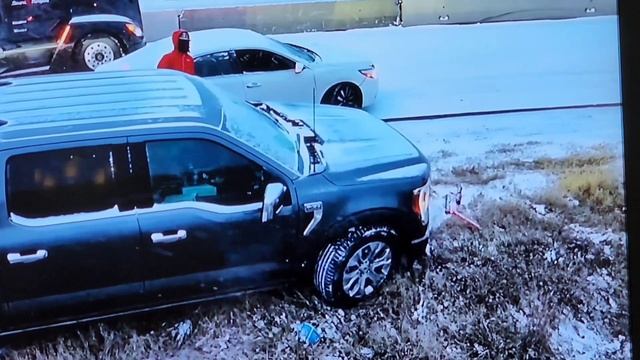 МАШИНЫ И ТРАКИ НА ЛЕДЯНЫХ ДОРОГАХ МЭМФИС 2024 ГОД. АМЕРИКА смотреть онлайн