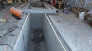 Как не надо делать освещение в смотровой яме.