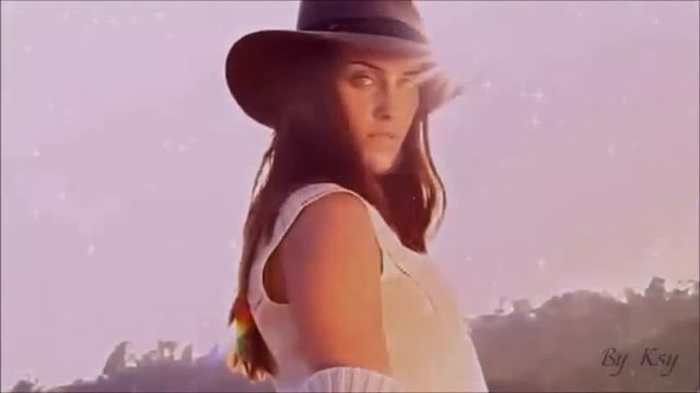 Jessica Lowndes смотреть онлайн