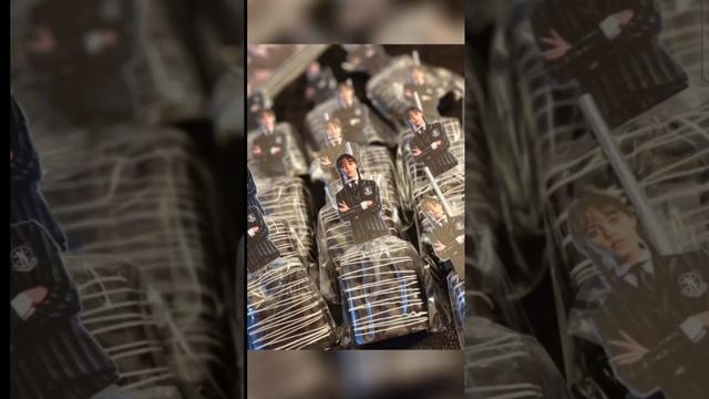 Wednesday Addams Cake and matching treats #cake #cupcake #pastrychef #birthdaycake смотреть онлайн