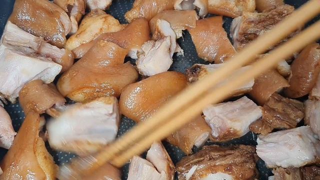 돼지꼬리족발 구이에 시원한 아이스 막걸리 한잔 [간단아빠요리]  Grilled pork tail jokbal and iced makgeolli смотреть онлайн